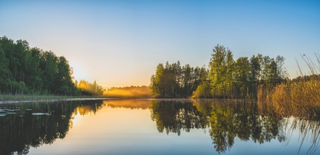 Mazury to region, który z każdym rokiem przyciąga coraz więcej poszukiwaczy pięknych krajobrazów i spokoju