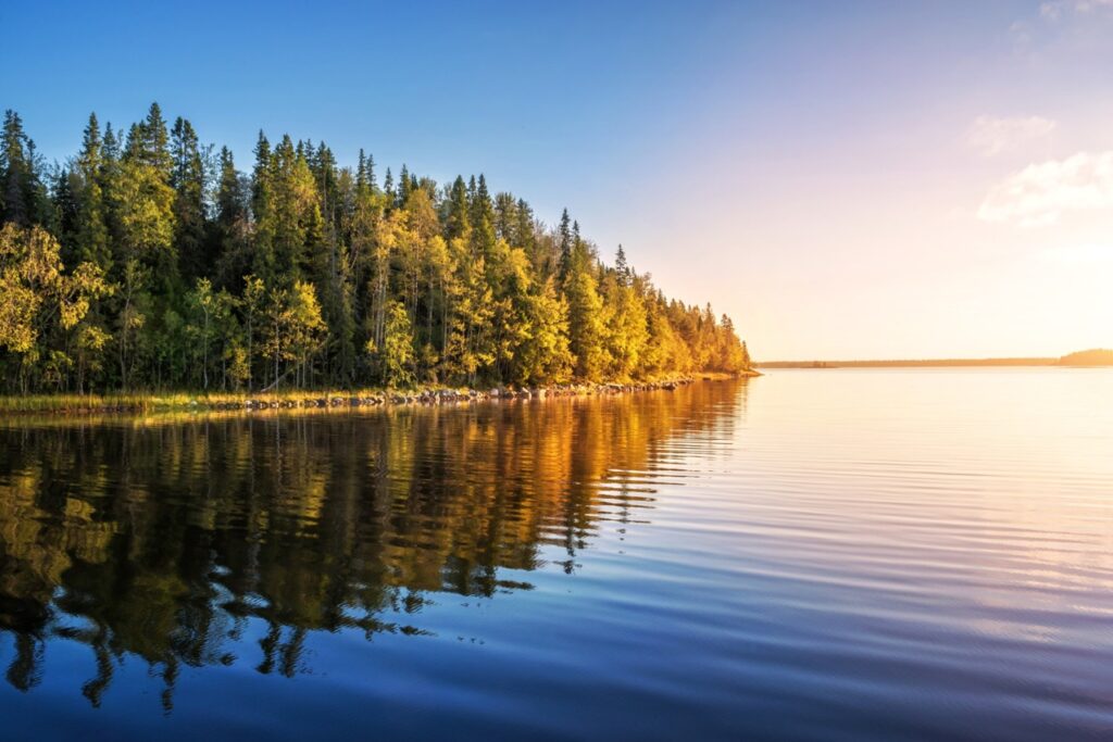 Mazury to region, który z każdym rokiem przyciąga coraz więcej poszukiwaczy pięknych krajobrazów i spokoju